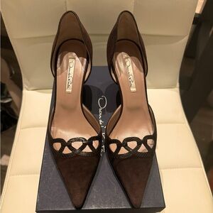 Oscar de la Renta chocolate brown suede heels